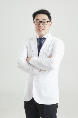 사진. 김철윤 대표원장