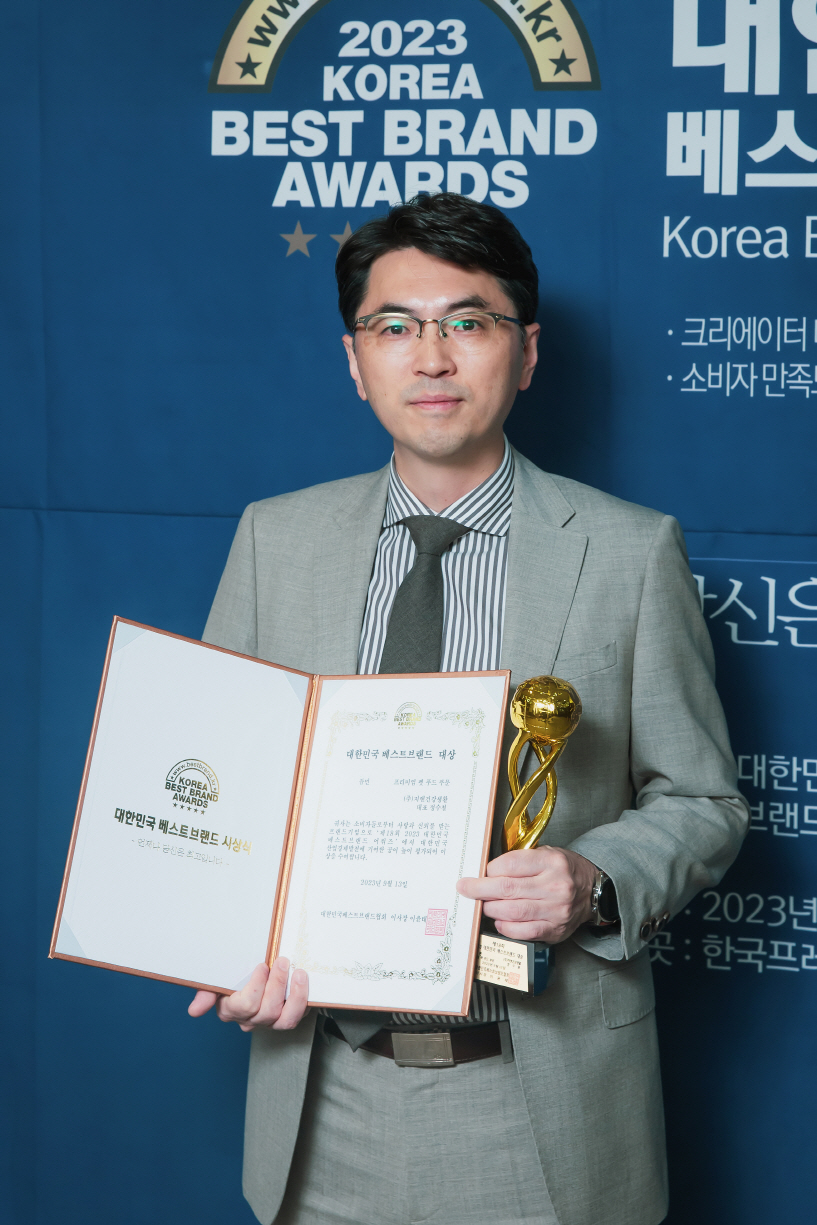 굽네 듀먼 ‘2023 대한민국 베스트브랜드 어워즈 프리미엄 펫푸드 부문 수상 