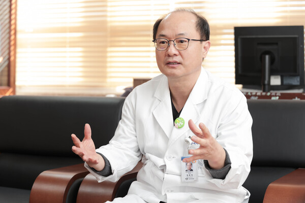 사진.  정희재 경희대한방병원장