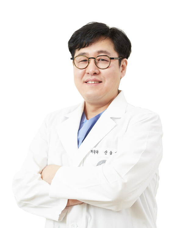 사진. 신승일 교수