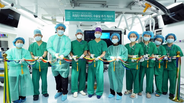 사진. 최첨단 하이브리드 수술실 추가 개소식