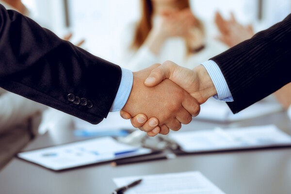 유한양행-휴젤, 신뢰투자 모범...투명공시 우수기업 선정 - 뉴스 썸네일 이미지